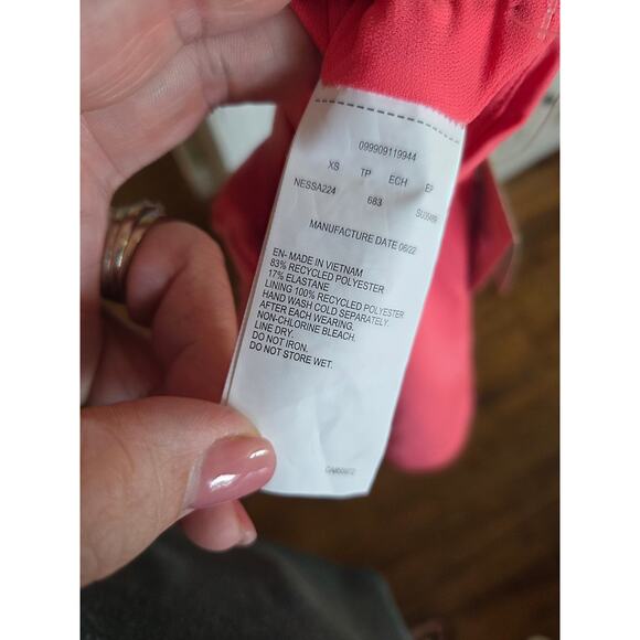 NEW Nike XS Pink Bathing Suit TOP Tank Built in Bra Pickle Ball Tennis Modest - Picture 5 of 7